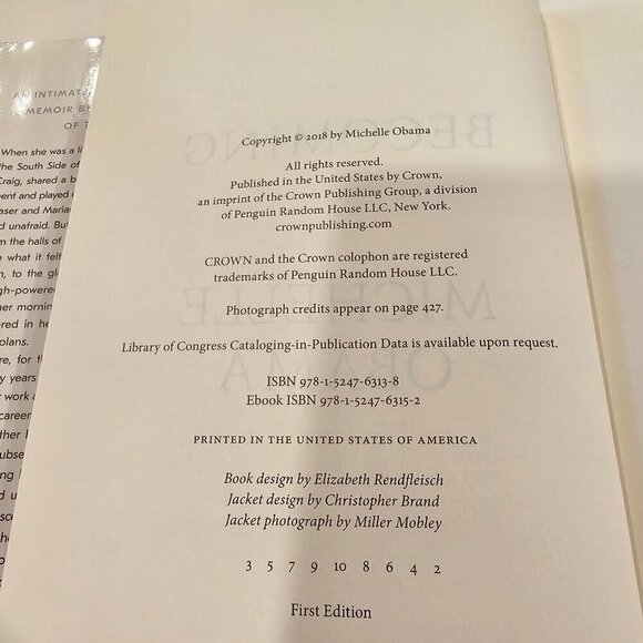 Becoming By Michelle Obama Hardcover First Edition - Picture 4 of 5